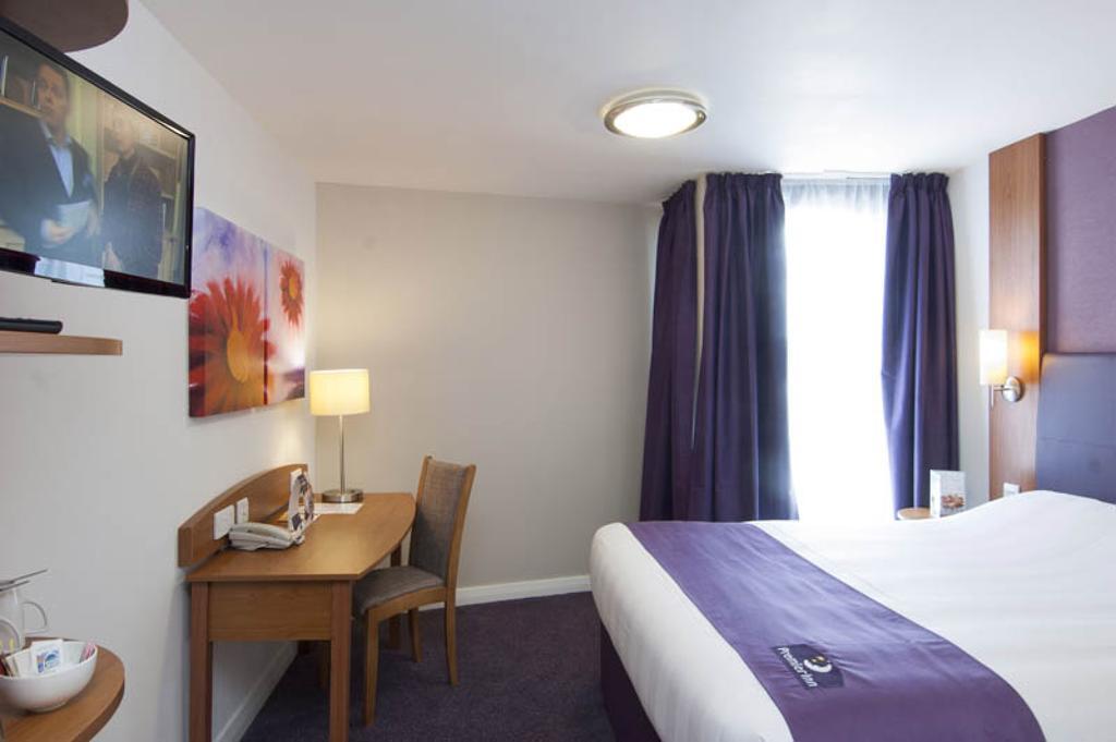 Premier Inn Stratford Upon Avon Waterways 客房 照片